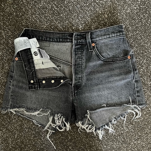 Levi’s 501 Shorts - Picture 2 of 3